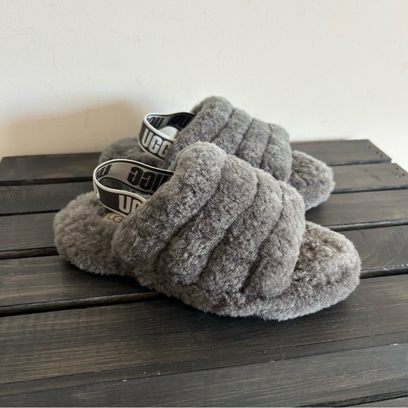 Ugg Yeah Slides Girls Size 1 Gray Slippers - Picture 1 of 7